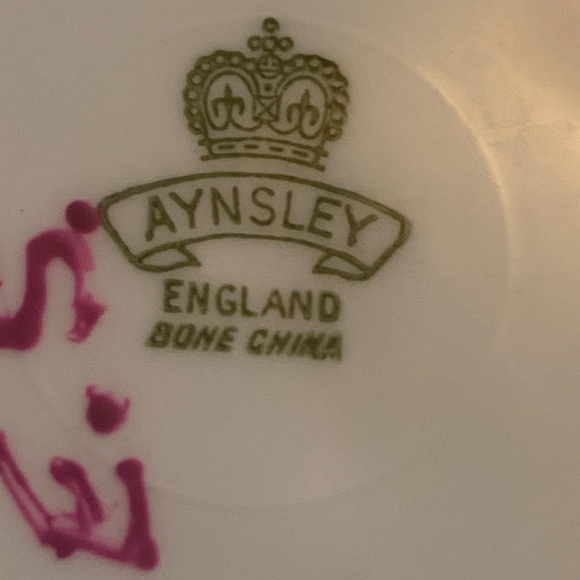 Vintage Aynsley Swirl style Rose Pattern teacup & saucer set - Picture 13 of 16